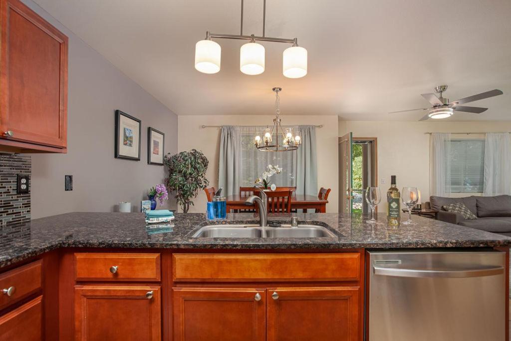 Walk To Downtown Leavenworth * Sleeps 6 + Pets * Ground Level Gem!アパートメント エクステリア 写真