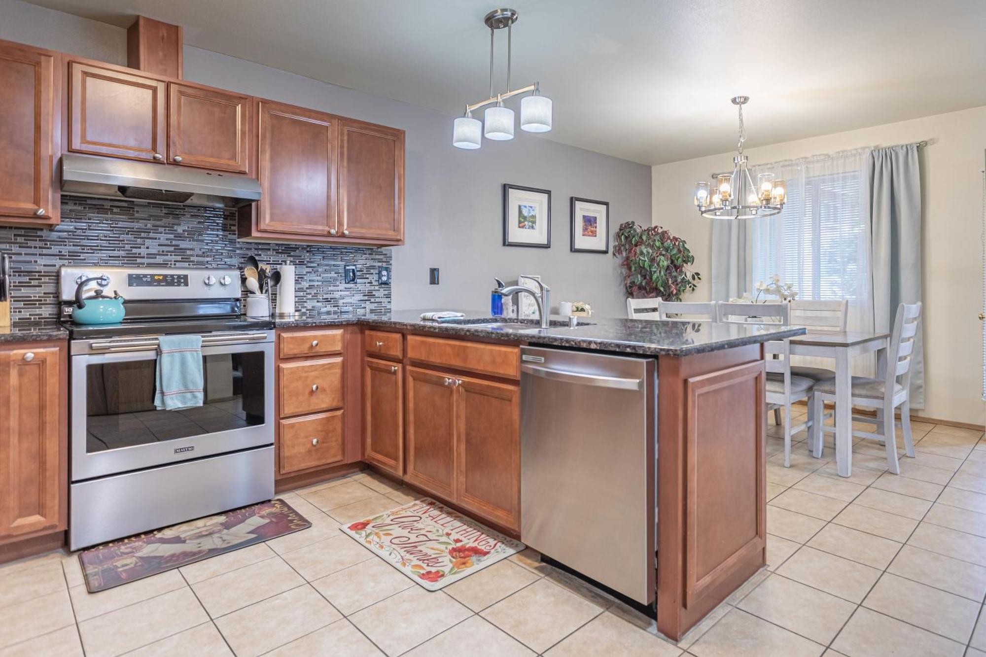 Walk To Downtown Leavenworth * Sleeps 6 + Pets * Ground Level Gem!アパートメント エクステリア 写真