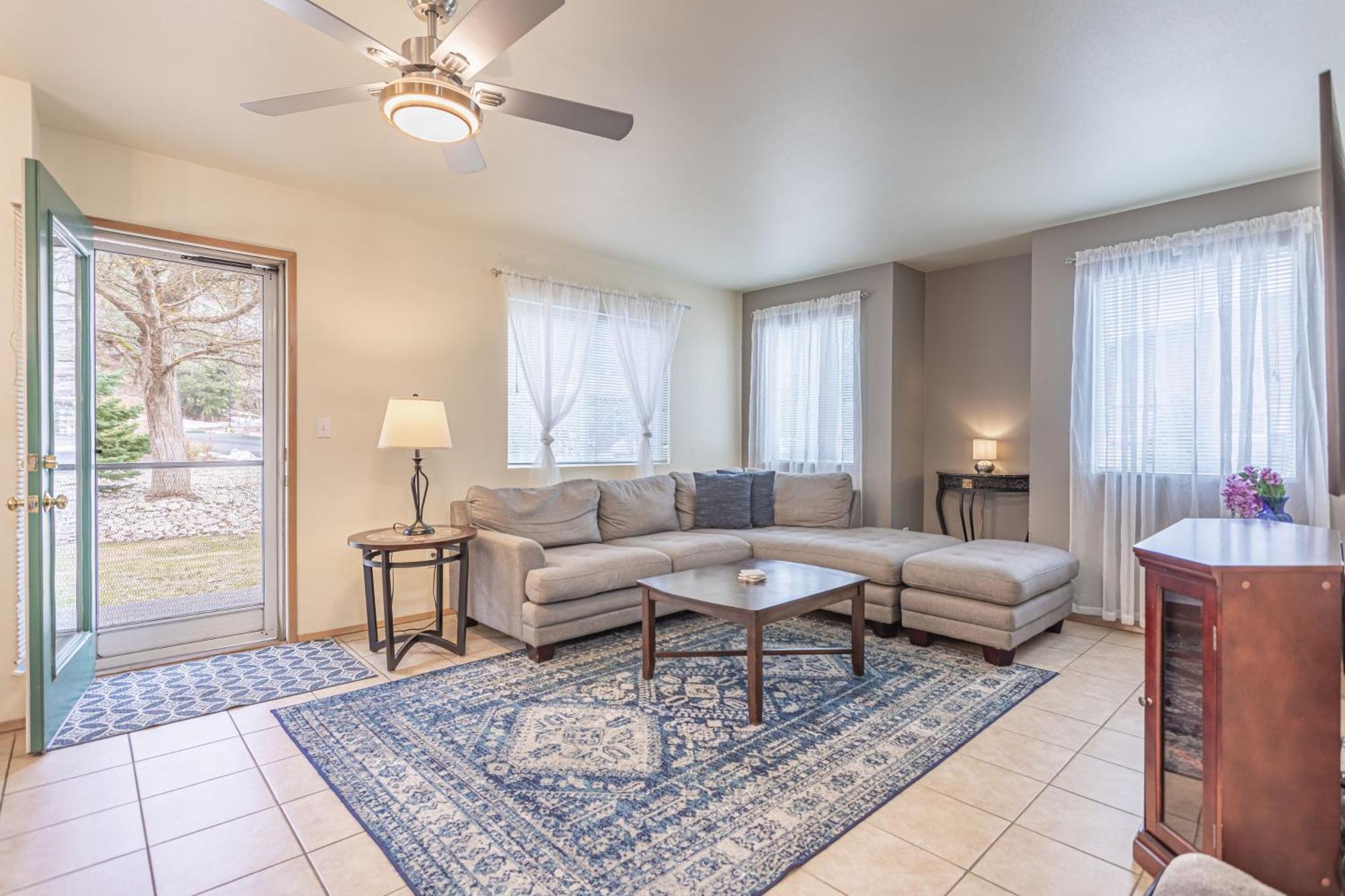 Walk To Downtown Leavenworth * Sleeps 6 + Pets * Ground Level Gem!アパートメント エクステリア 写真